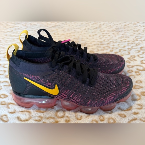 Nike Shoes - Nike Flyknit Air Vapormax Women's 
Size: 8.5